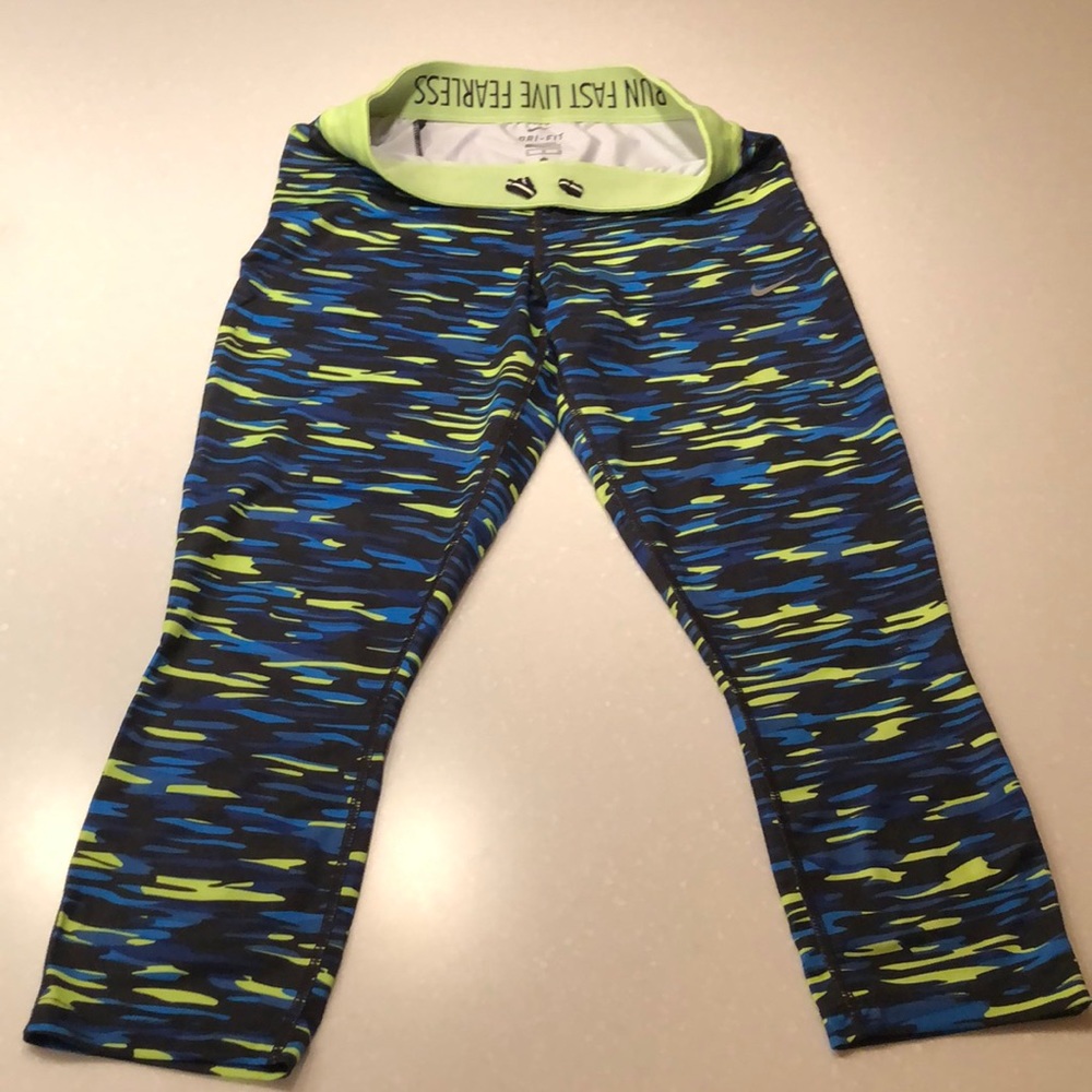 Nicks Dri Fit cropped workout pants